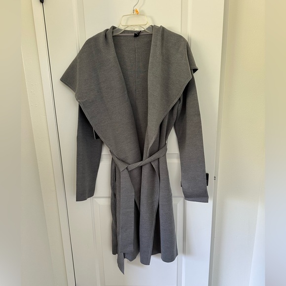 Guess Marciano Manu Grey Wrap Cape Shawl Sweater Coat Size L XL - Picture 3 of 8